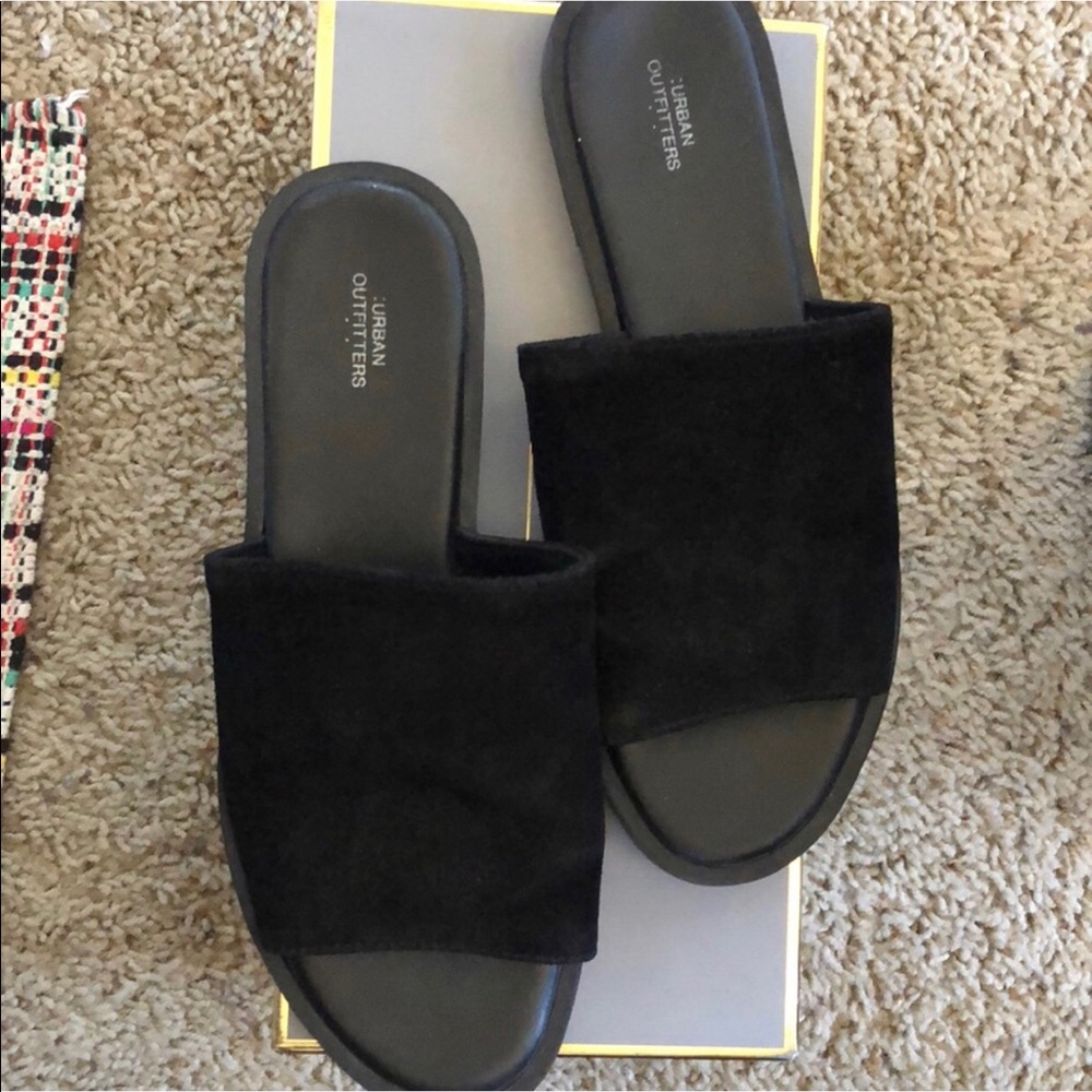 Urban Outfitter Suede sandals // size 8